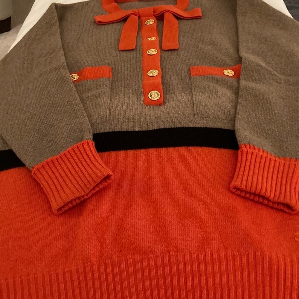 CHANEL Vintage Lush Cashmere Women's Tan and Orange Sweater; Ladies size Medium - Picture 16 of 16